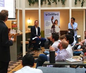 Dr Farhad Reyazat mentoring entrepreneurs